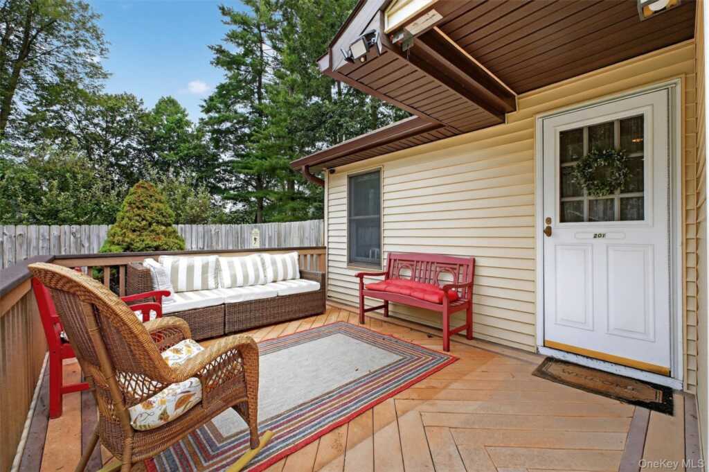 201 Esopus Creek Road, Saugerties, NY 12477 - Photo 3 of 50