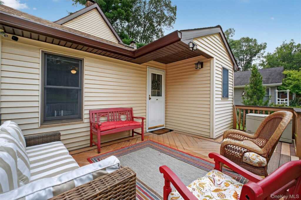 201 Esopus Creek Road, Saugerties, NY 12477 - Photo 4 of 50