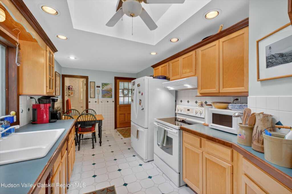 201 Esopus Creek Road, Saugerties, NY 12477 - Photo 12 of 49