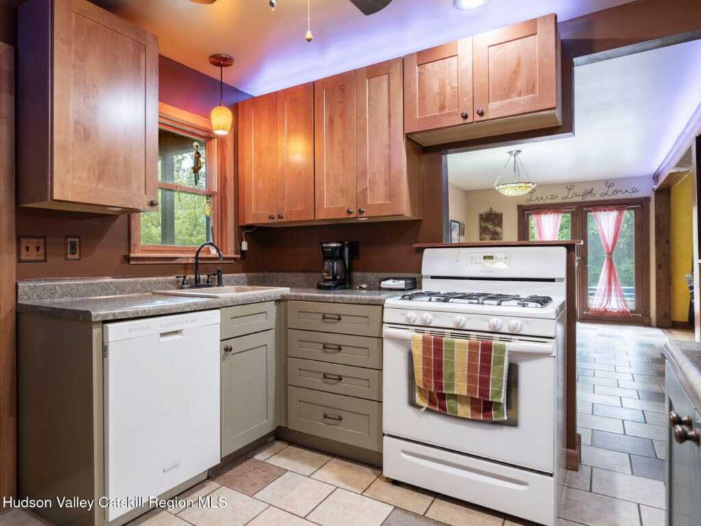 174 North Drive, Saugerties, NY 12477 - Photo 5 of 30