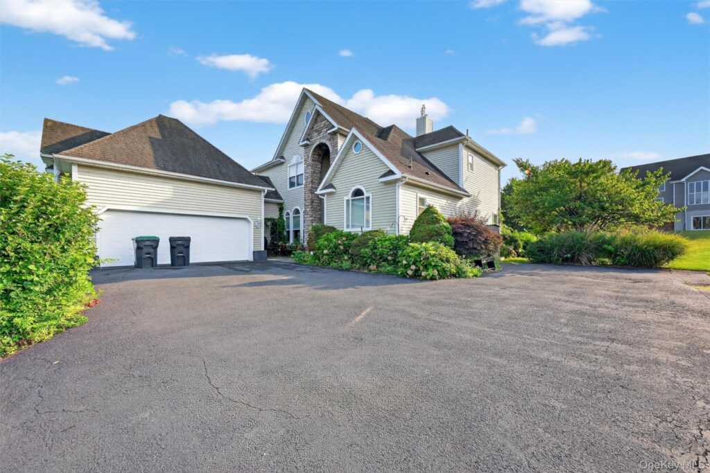 67 Latham Circle, Saugerties, NY 12477 - Photo 2 of 50