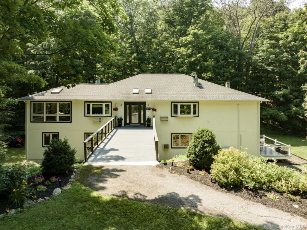 439 Lake drive, Rhinebeck, NY 12572 - Photo 2 of 37