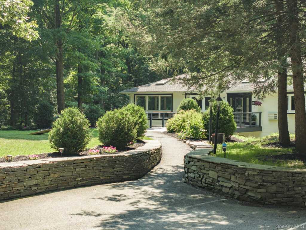 439 Lake drive, Rhinebeck, NY 12572 - Photo 3 of 37