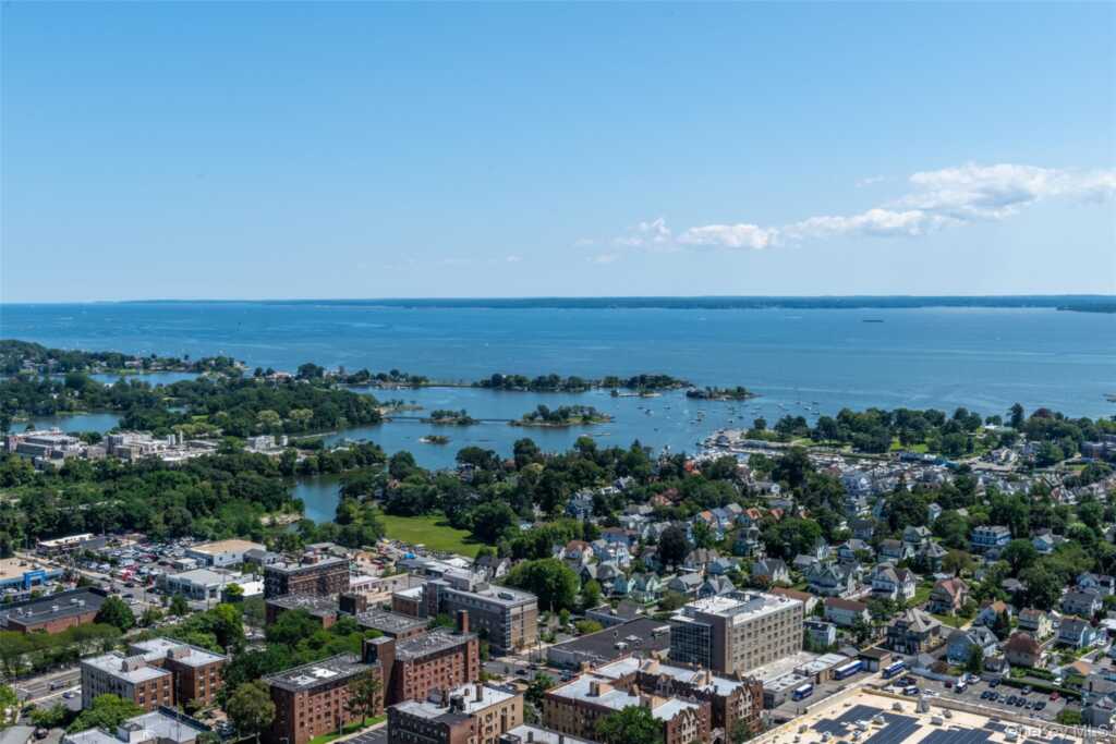 175 Huguenot Street, Unit #PH 701, New Rochelle, NY 10801 - Photo 10 of 32