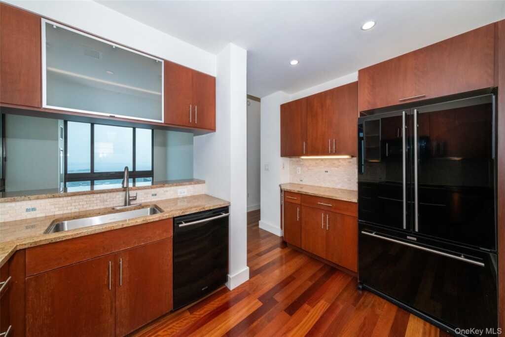 175 Huguenot Street, Unit #PH 701, New Rochelle, NY 10801 - Photo 12 of 32