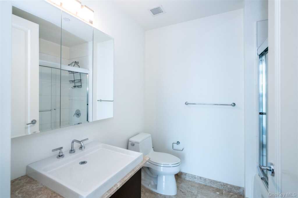 175 Huguenot Street, Unit #PH 701, New Rochelle, NY 10801 - Photo 14 of 32