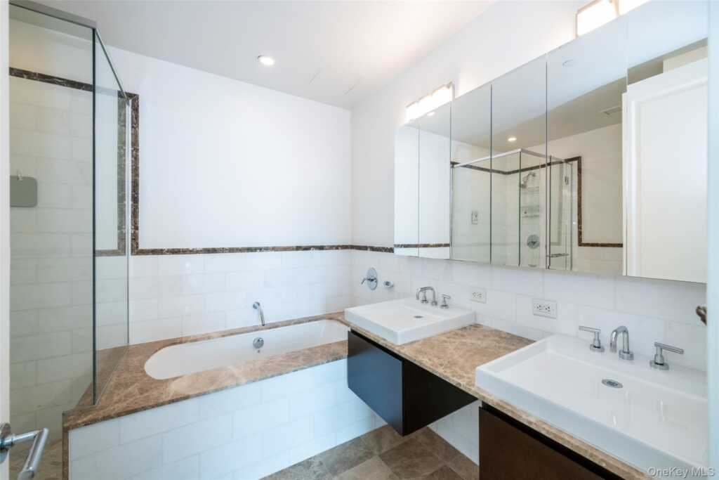 175 Huguenot Street, Unit #PH 701, New Rochelle, NY 10801 - Photo 17 of 32