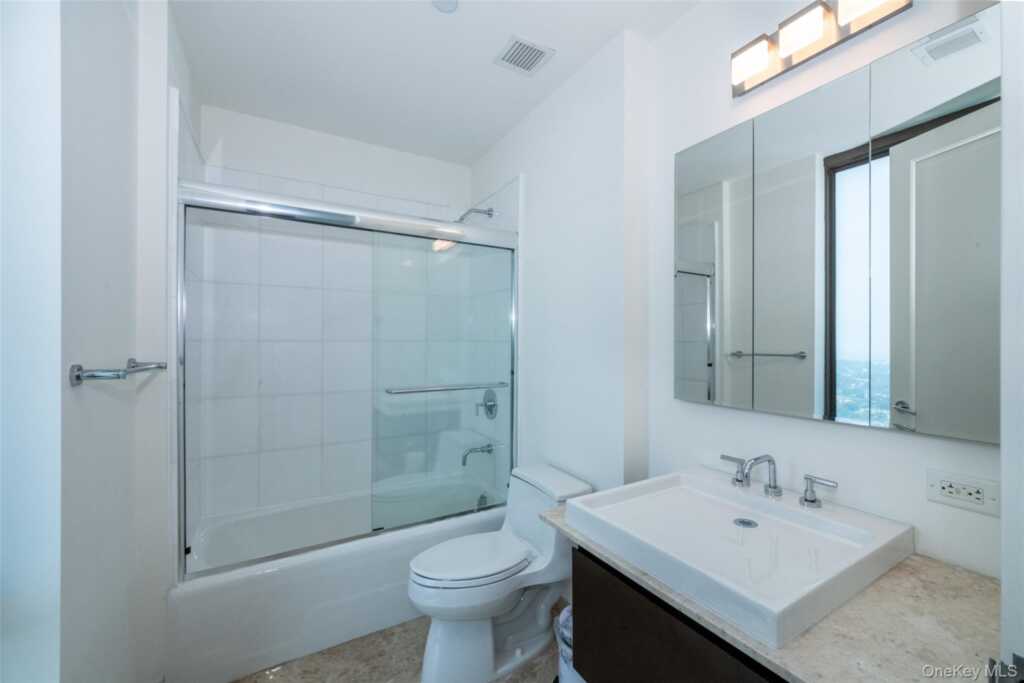 175 Huguenot Street, Unit #PH 701, New Rochelle, NY 10801 - Photo 25 of 32