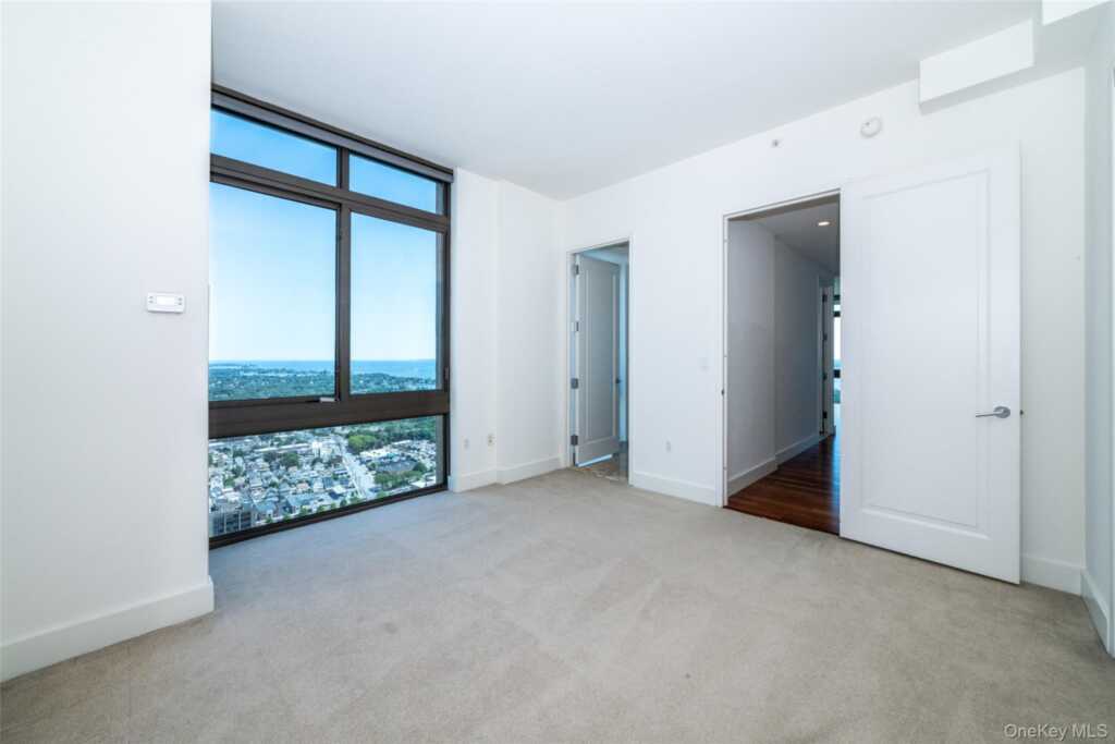 175 Huguenot Street, Unit #PH 701, New Rochelle, NY 10801 - Photo 26 of 32