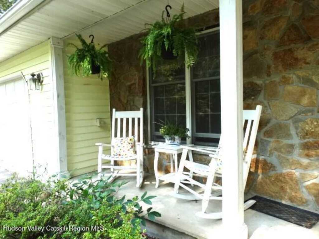 18 Ridge Road, Saugerties, NY 12477 - Photo 2 of 32
