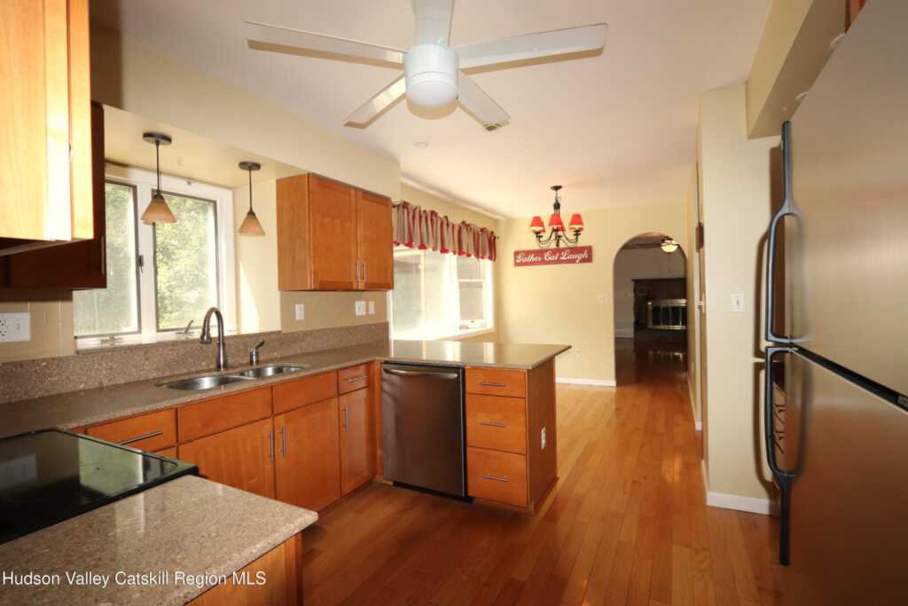 18 Ridge Road, Saugerties, NY 12477 - Photo 3 of 32
