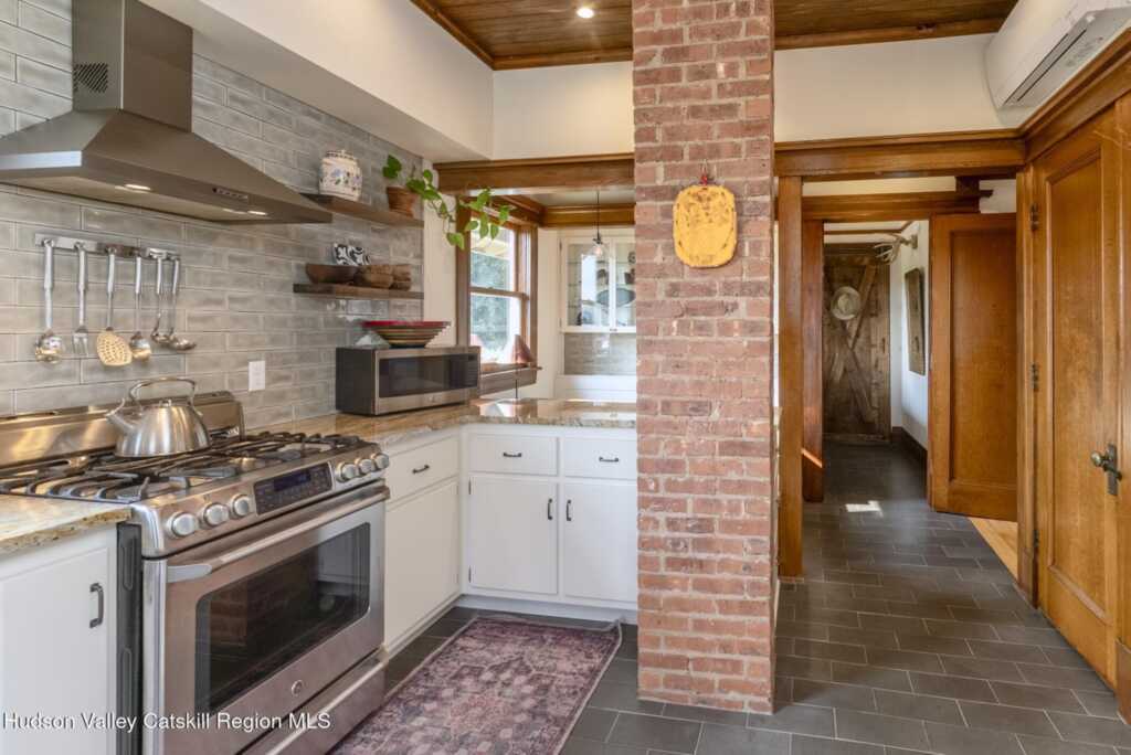 108 Latham Circle, Saugerties, NY 12477 - Photo 17 of 50