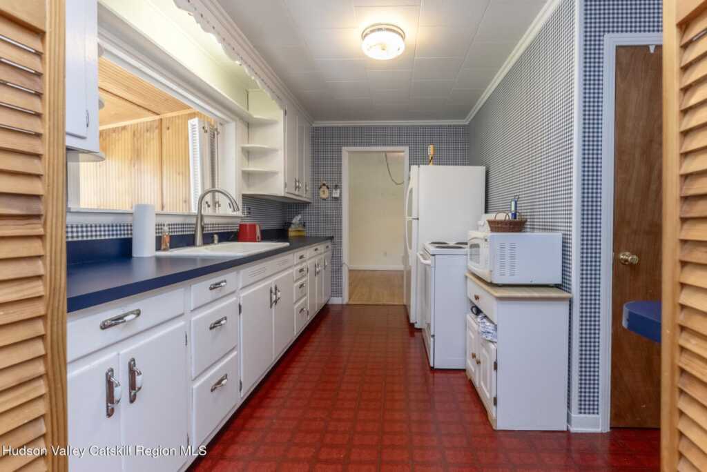 408 Fairview Ave Avenue, Hurley, NY 12443 - Photo 13 of 43