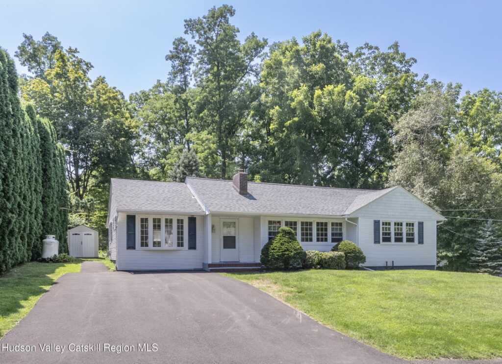 408 Fairview Ave Avenue, Hurley, NY 12443 - Photo 2 of 43