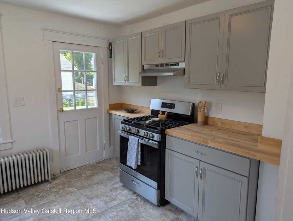 407 Delaware Avenue, Kingston, NY 12401 - Photo 6 of 44