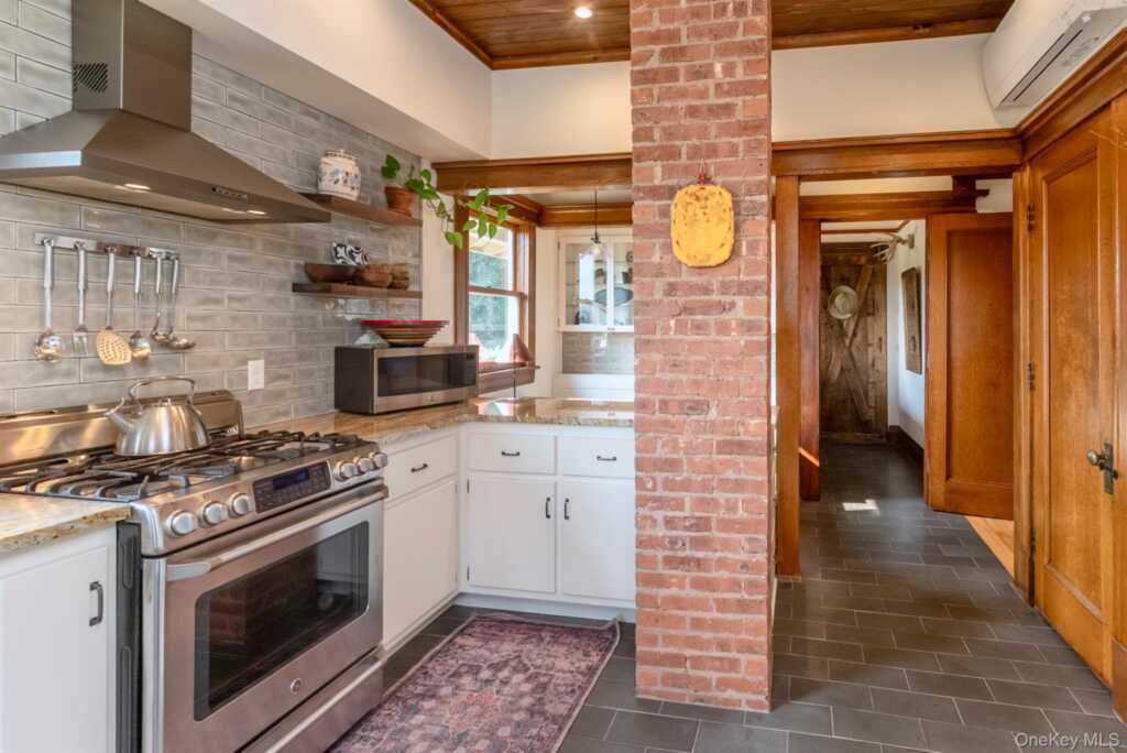 108 Latham Circle, Saugerties, NY 12477 - Photo 13 of 50