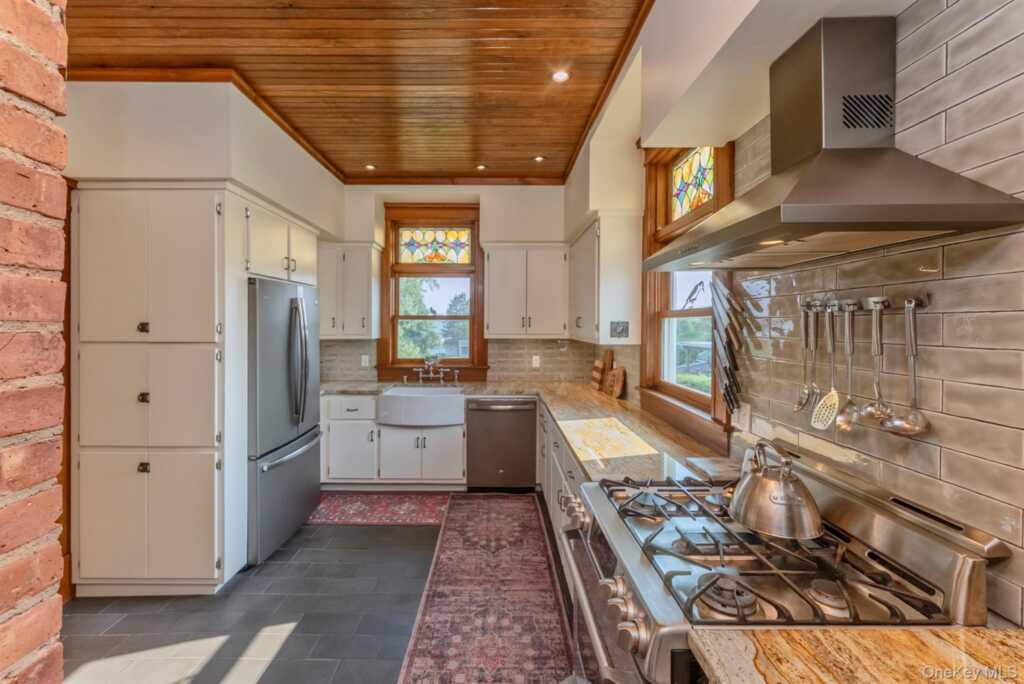 108 Latham Circle, Saugerties, NY 12477 - Photo 17 of 50