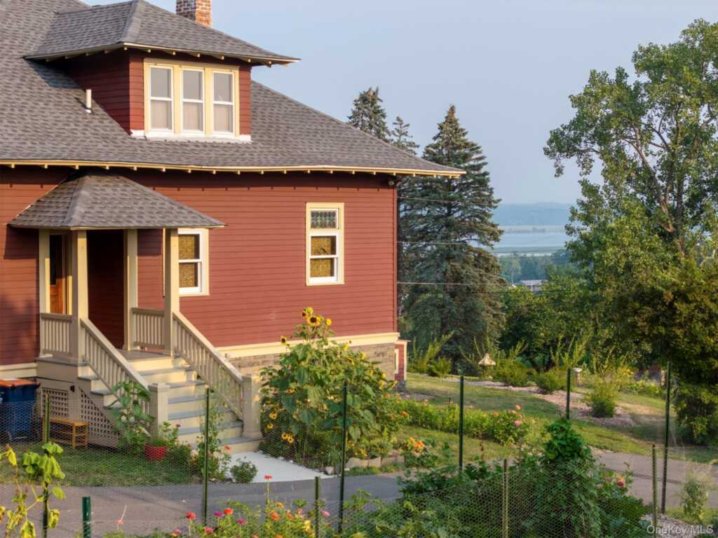 108 Latham Circle, Saugerties, NY 12477 - Photo 2 of 50