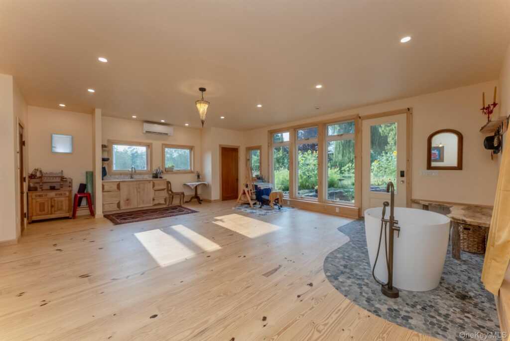 108 Latham Circle, Saugerties, NY 12477 - Photo 36 of 50