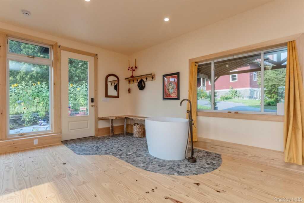 108 Latham Circle, Saugerties, NY 12477 - Photo 40 of 50