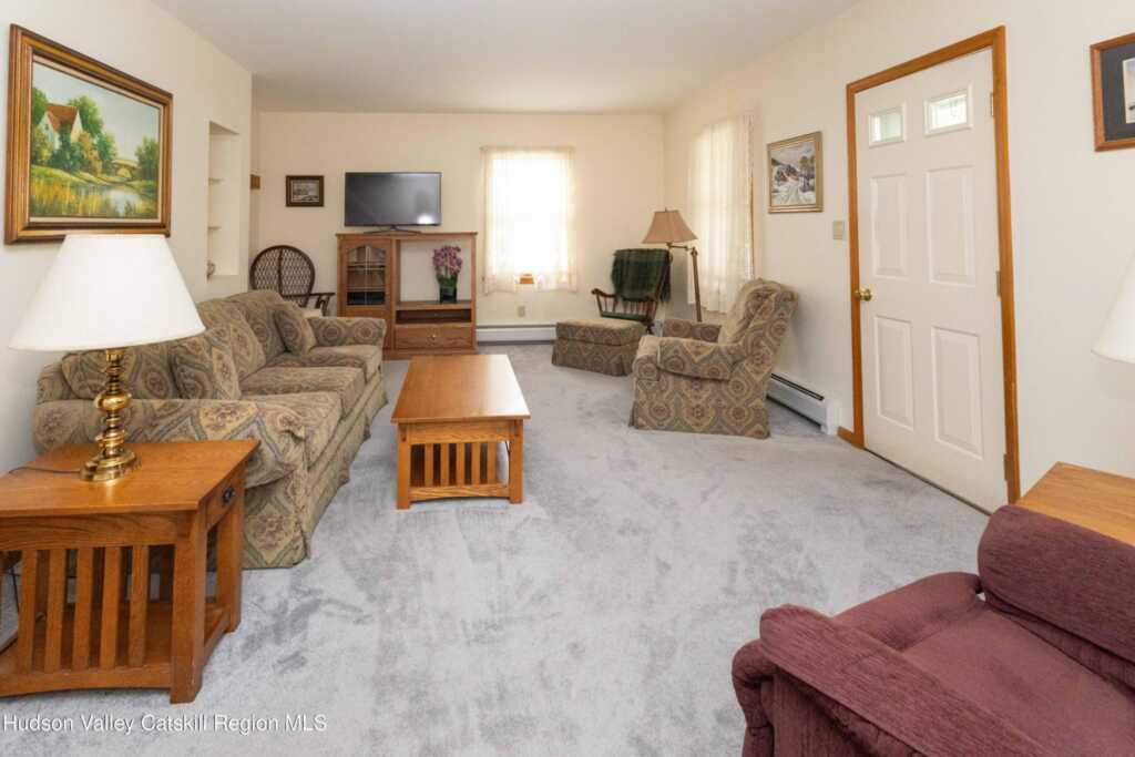 213 Washington Avenue Avenue, Saugerties, NY 12477 - Photo 11 of 37
