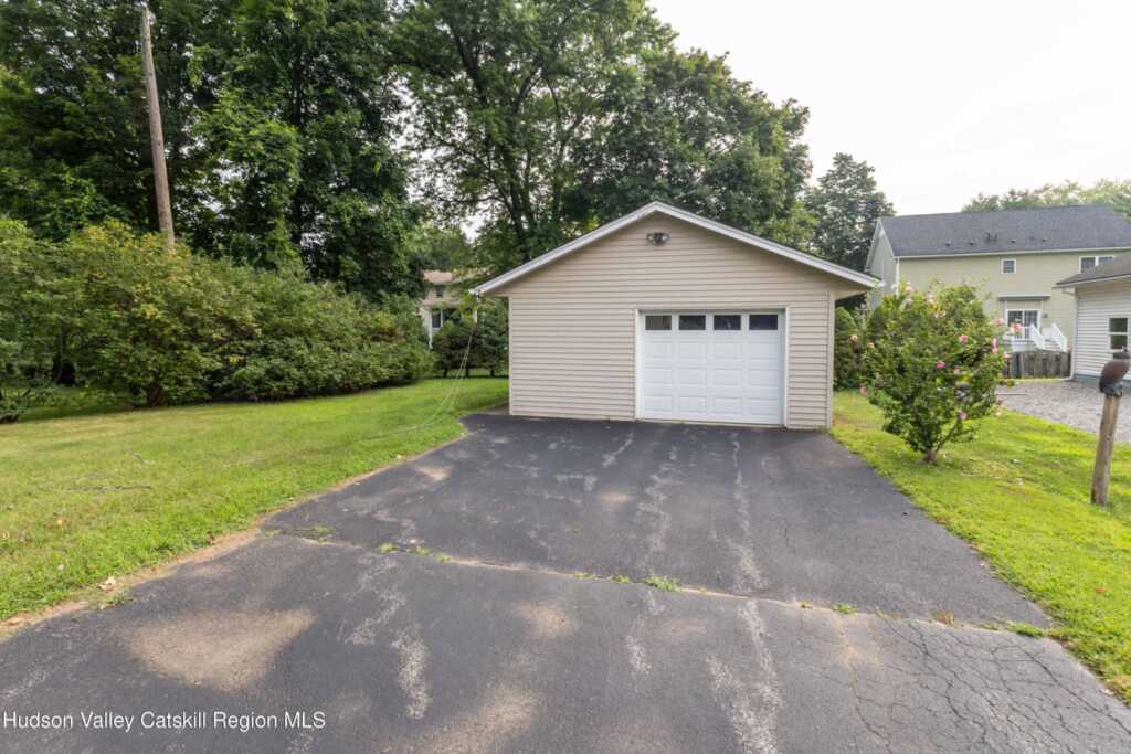 213 Washington Avenue Avenue, Saugerties, NY 12477 - Photo 26 of 37