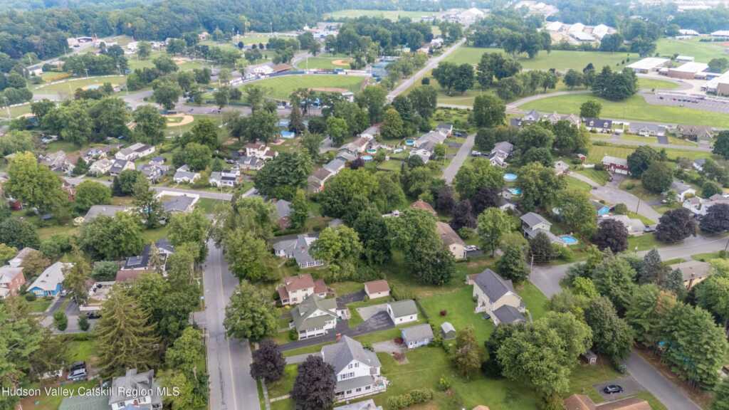 213 Washington Avenue Avenue, Saugerties, NY 12477 - Photo 35 of 37