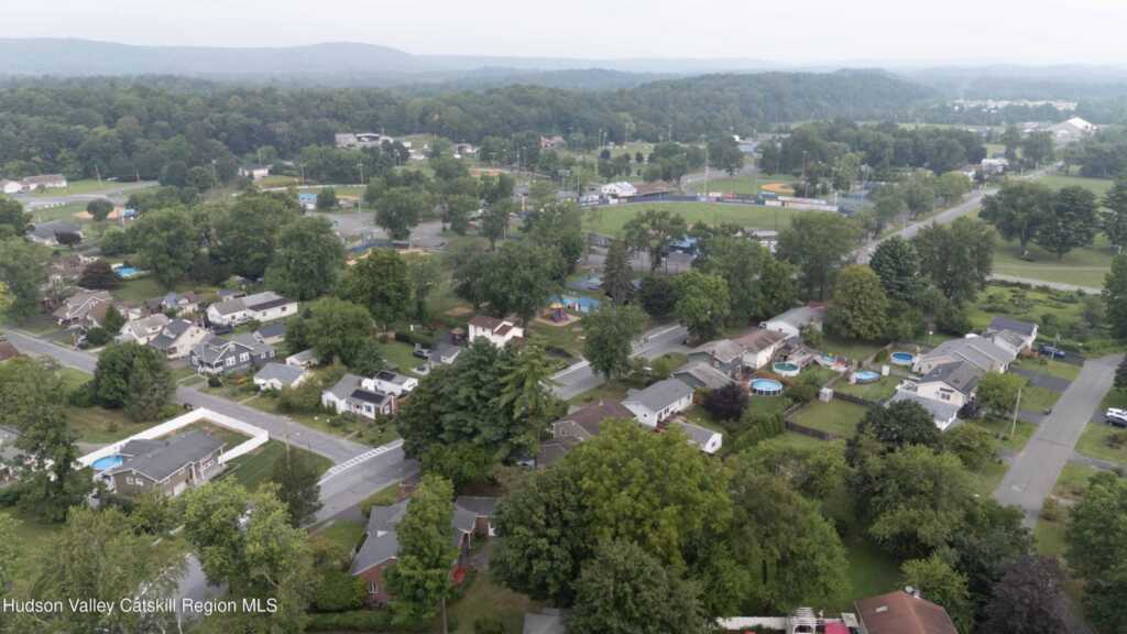 213 Washington Avenue Avenue, Saugerties, NY 12477 - Photo 36 of 37