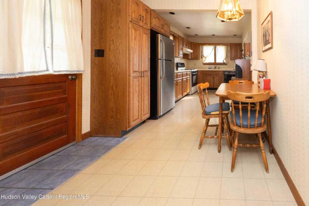 213 Washington Avenue Avenue, Saugerties, NY 12477 - Photo 6 of 37
