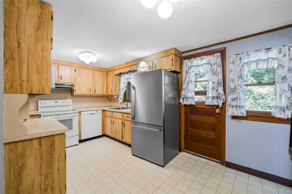 109 Terrace Lane, Hurley, NY 12443 - Photo 7 of 30