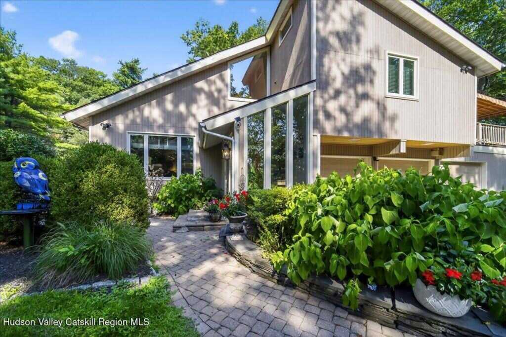 68 Tall Oaks Drive, Kingston, NY 12401 - Photo 3 of 36