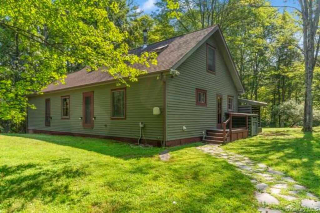 131 Mossybrook Road, Rosendale, NY 12440