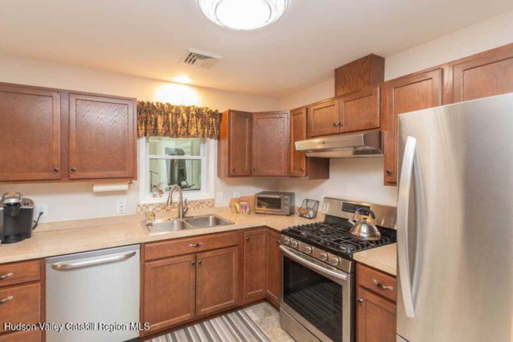 5 Meadowbrook Drive, Kingston, NY 12401 - Photo 10 of 29