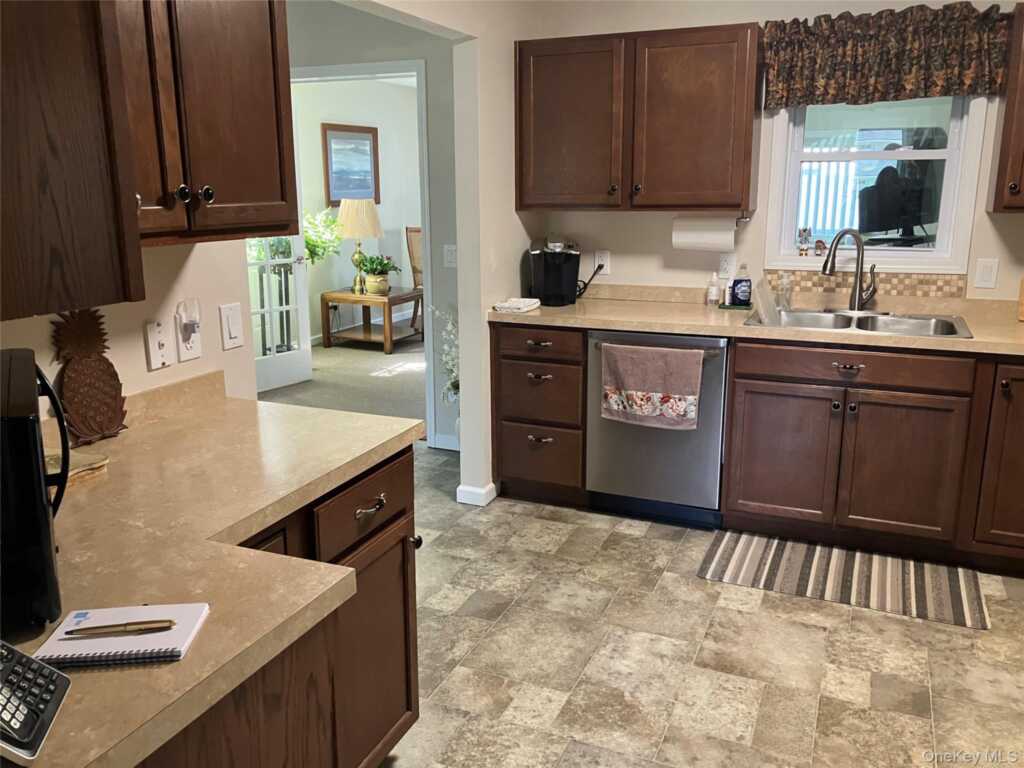5 Meadowbrook Drive, Kingston, NY 12401 - Photo 8 of 34