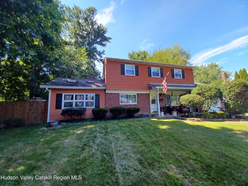 8 Stevens Court, Saugerties, NY 12477
