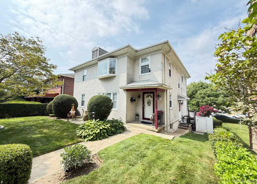 138 Colonial Place, Unit #1, New Rochelle, NY 10801