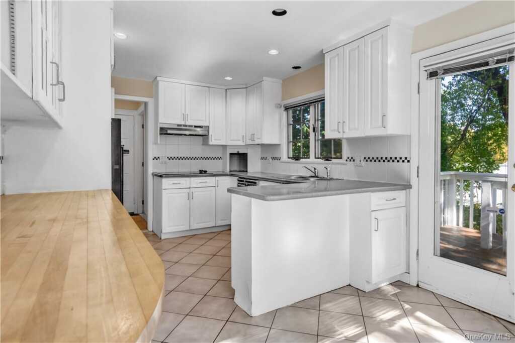 1058 Wilmot Road, New Rochelle, NY 10583 - Photo 11 of 19