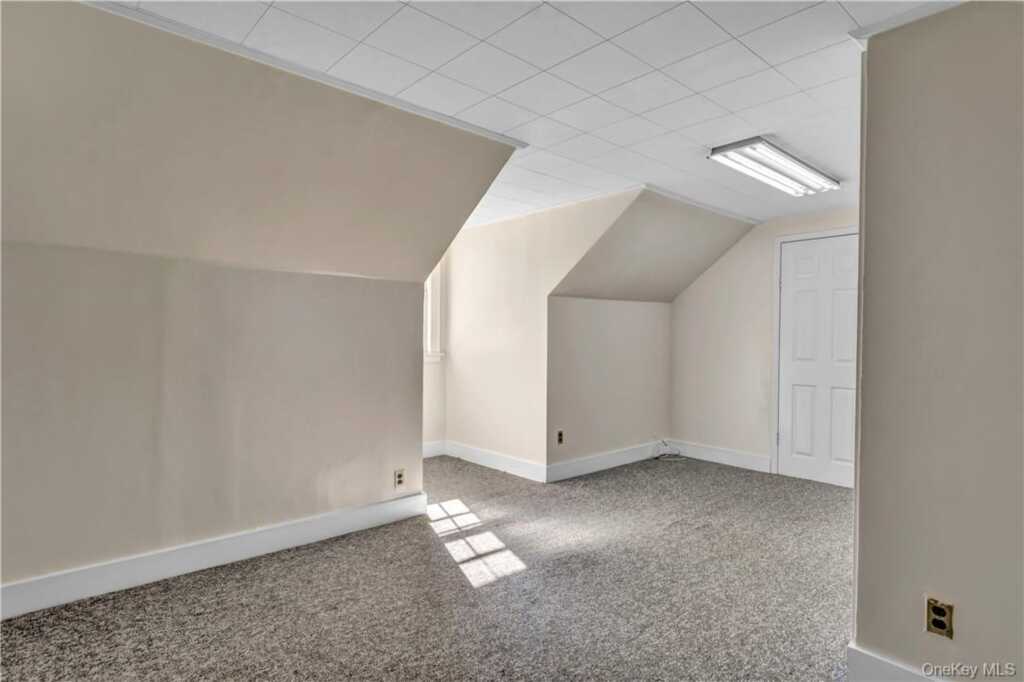 1058 Wilmot Road, New Rochelle, NY 10583 - Photo 12 of 19