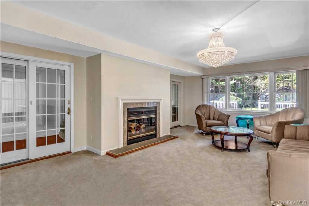 1058 Wilmot Road, New Rochelle, NY 10583 - Photo 5 of 19