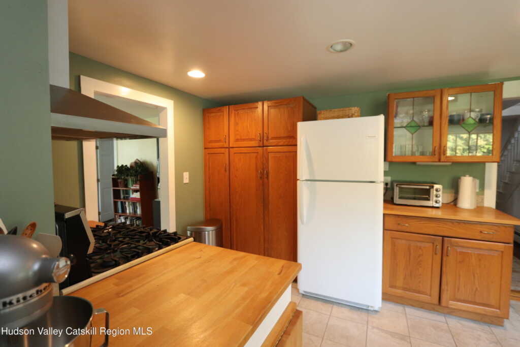 75 Washington Avenue, Saugerties, NY 12477 - Photo 4 of 31