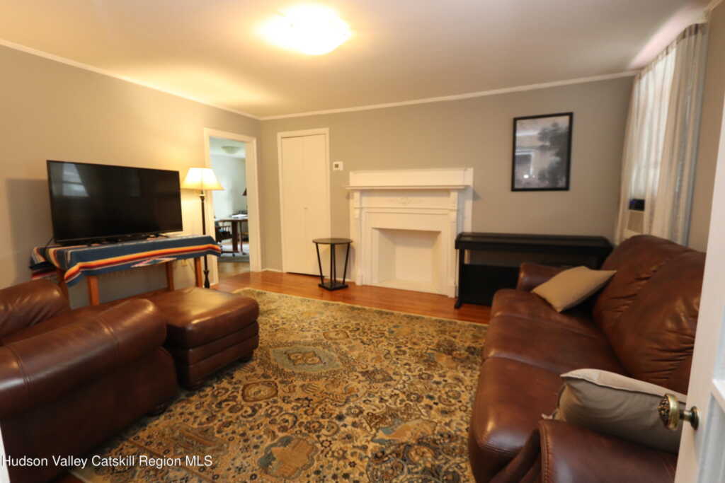 75 Washington Avenue, Saugerties, NY 12477 - Photo 8 of 31
