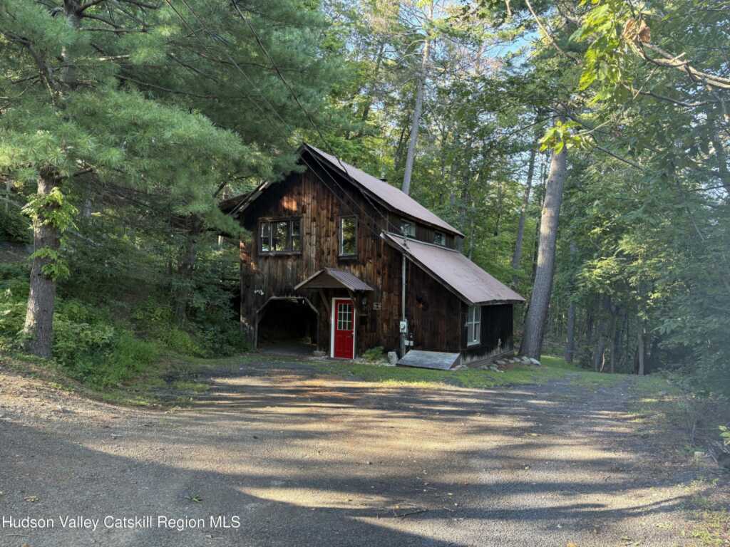21 Jackson Hill Road, Saugerties, NY 12477