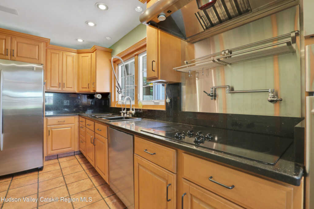 1041 Pine Place, Kingston, NY 12401 - Photo 12 of 27