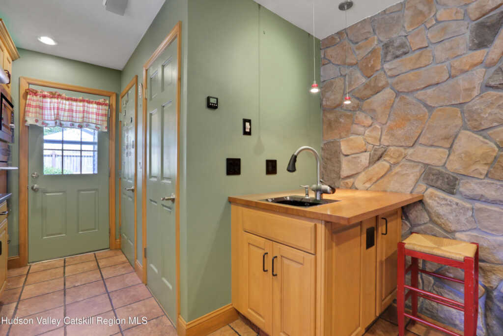 1041 Pine Place, Kingston, NY 12401 - Photo 13 of 27