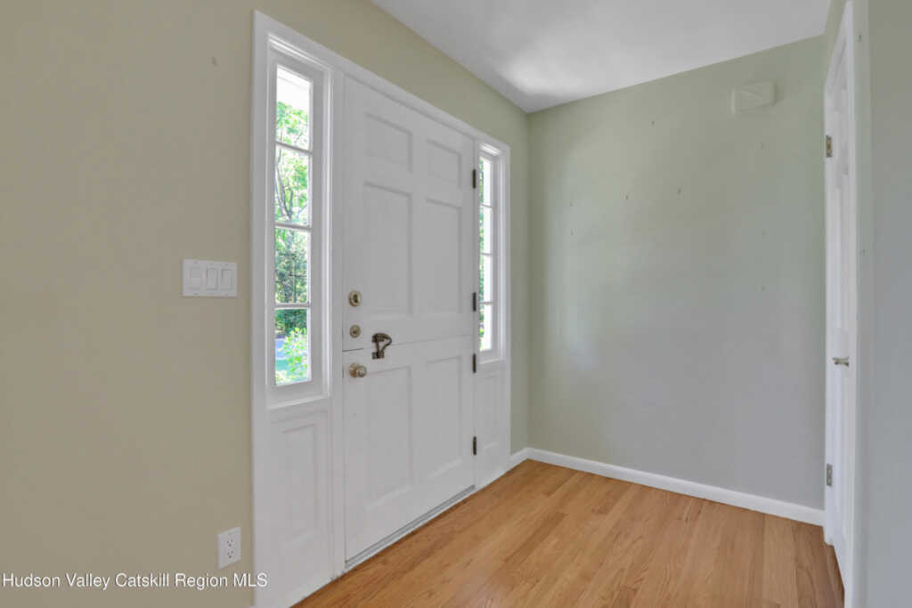 1041 Pine Place, Kingston, NY 12401 - Photo 3 of 27