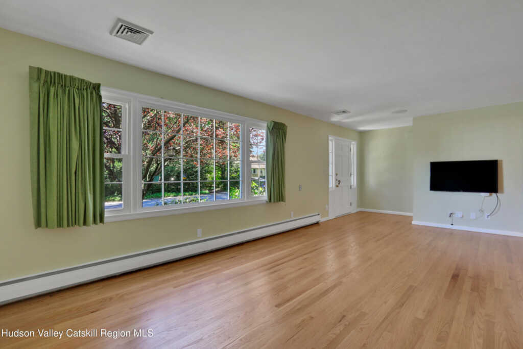 1041 Pine Place, Kingston, NY 12401 - Photo 4 of 27