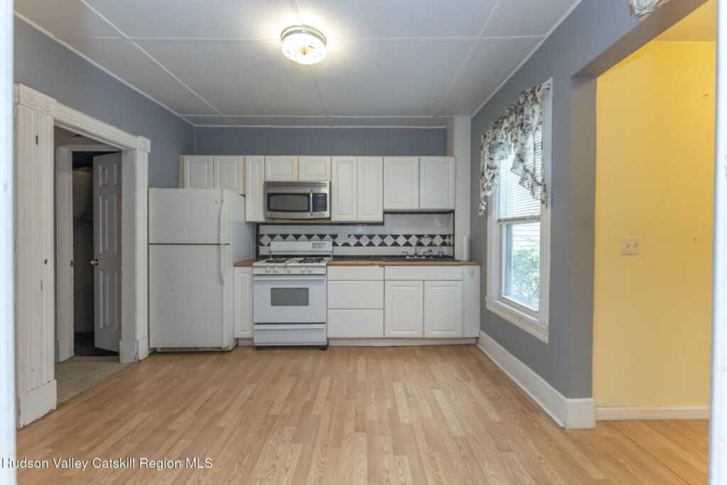 196 Foxhall Avenue, Kingston, NY 12401 - Photo 11 of 41