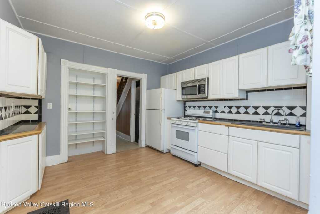 196 Foxhall Avenue, Kingston, NY 12401 - Photo 12 of 41