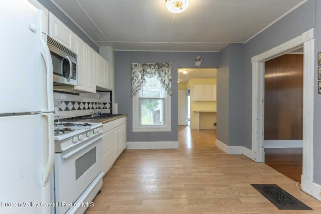 196 Foxhall Avenue, Kingston, NY 12401 - Photo 13 of 41