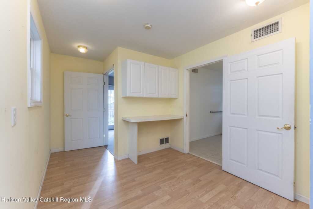 196 Foxhall Avenue, Kingston, NY 12401 - Photo 15 of 41